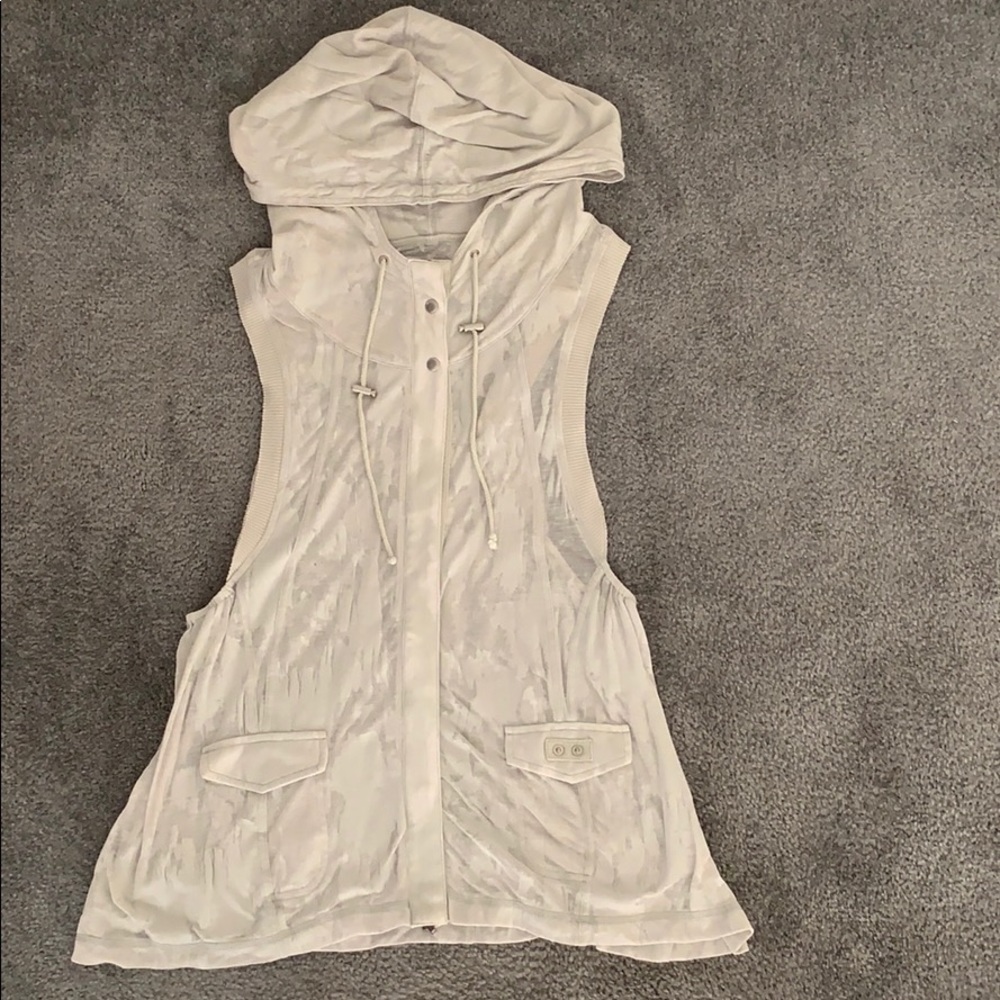 Sleeveless jacket top